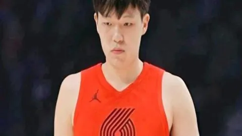 里尔主场对阵维拉，埃梅里临危受头号克星挑战